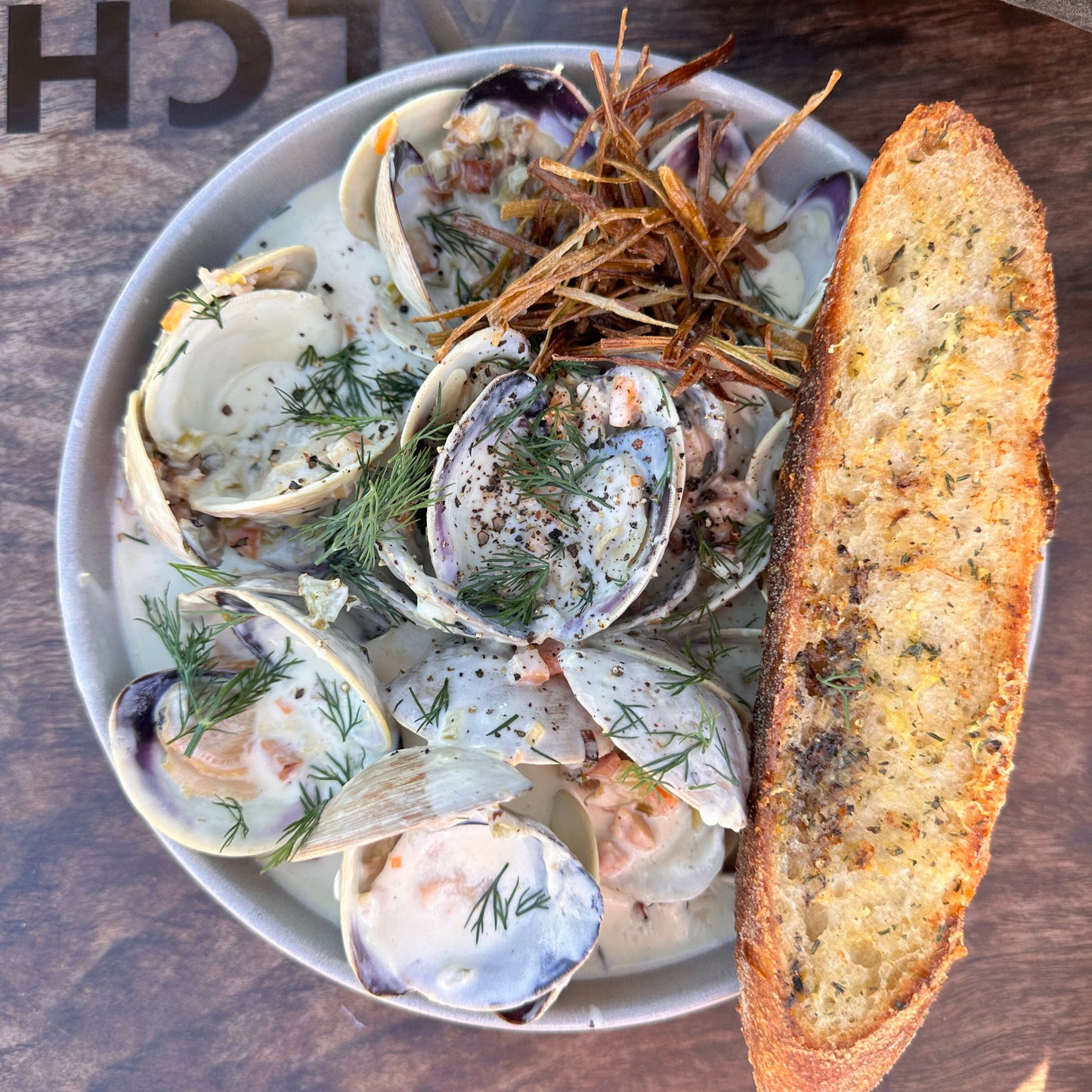 clam chowder with garlic bread