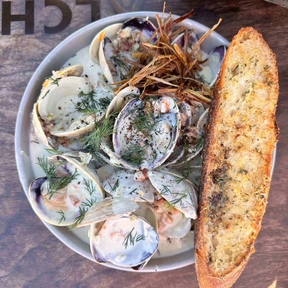 clam chowder with garlic bread